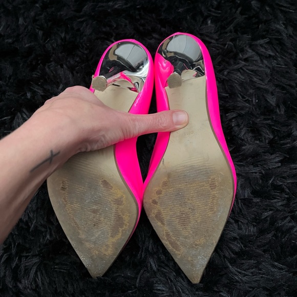 Hot pink guess heels - Picture 2 of 5